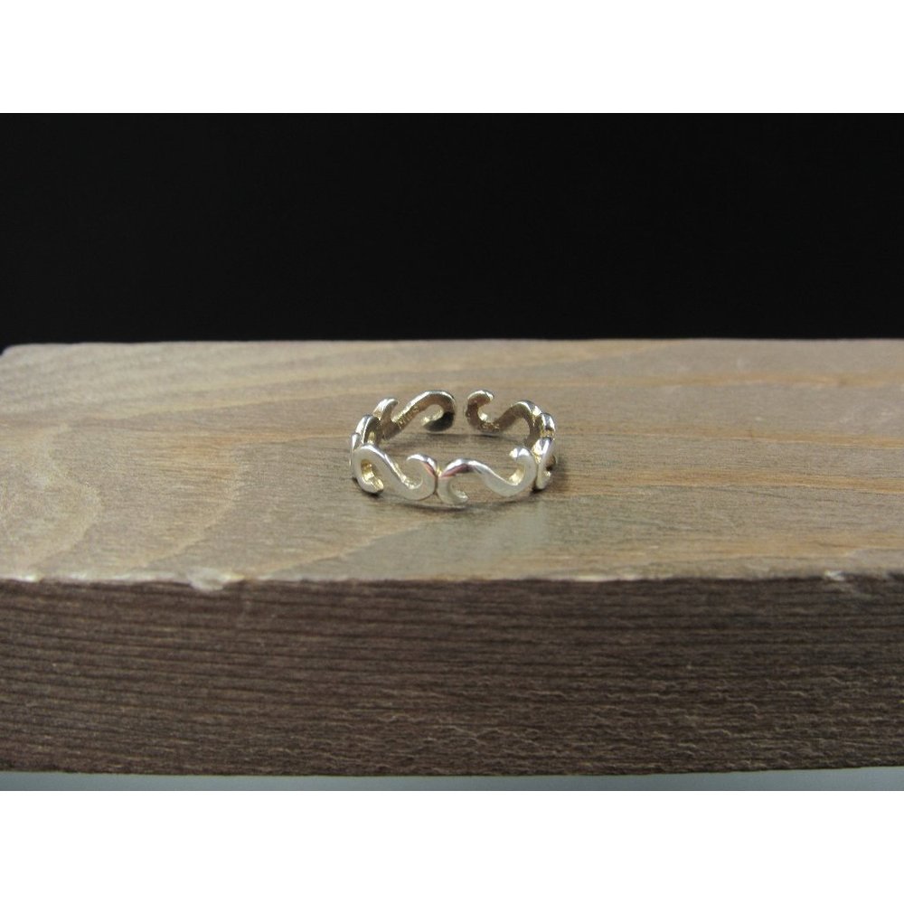 Size 2.5 Sterling Silver Small Fancy Swirls Toe Band Ring Vintage Statement
